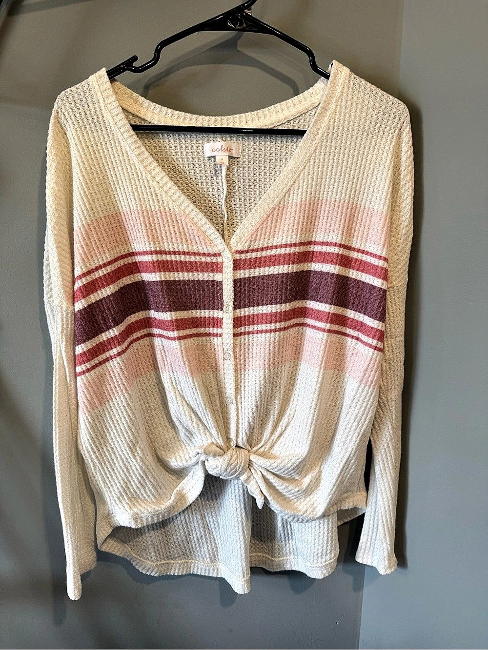 colsie Striped V-Neck Sweater in Cream & Pink Medium Like New